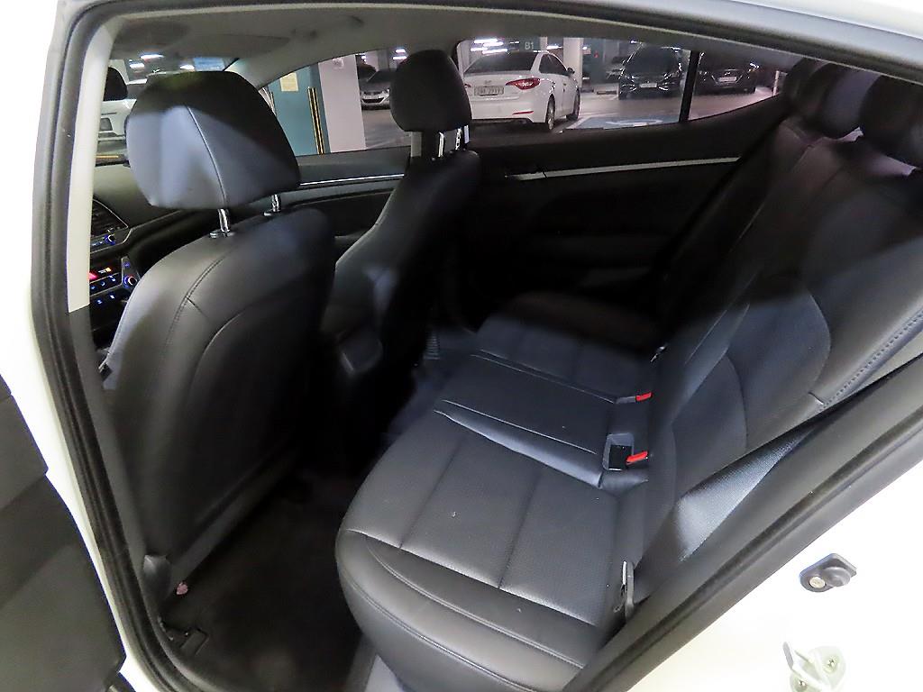 HYUNDAI Avante - Vista 7