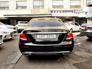 Mercedes Benz E class - Vista 6