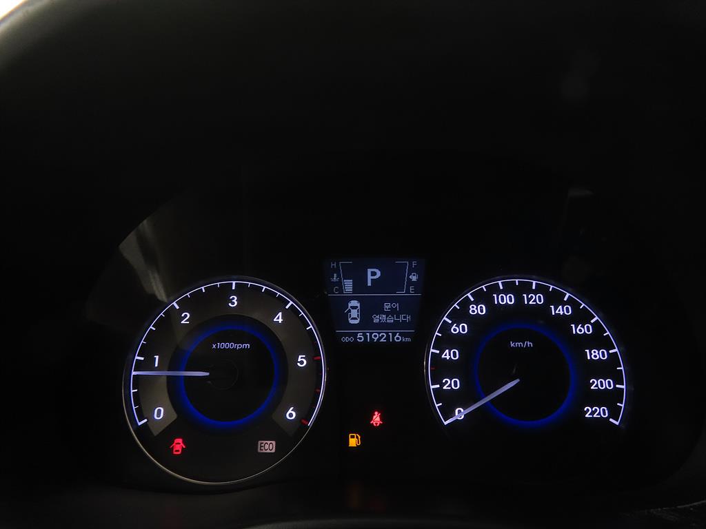 HYUNDAI Accent - Vista 9