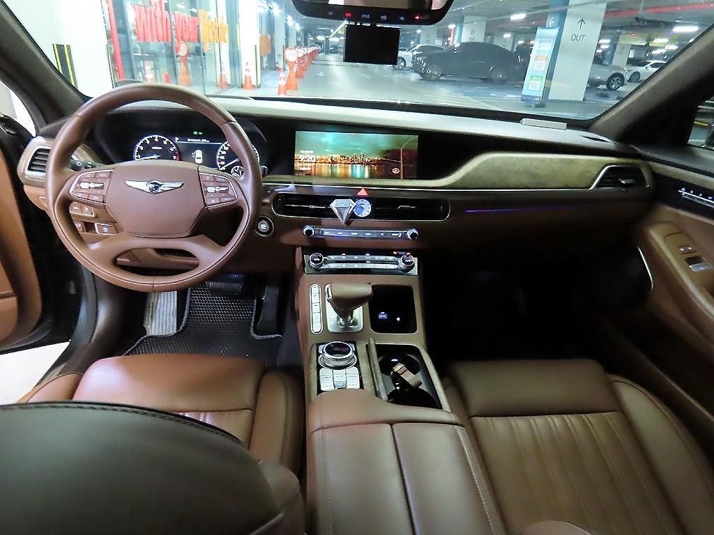 Genesis G90 - Vista 10