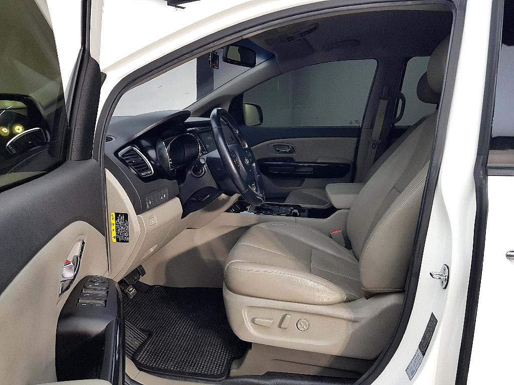 KIA Carnival - Vista 8