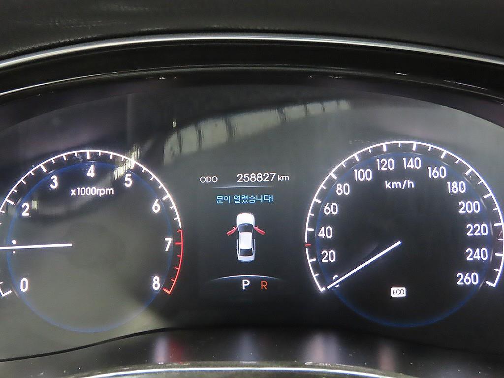 HYUNDAI Genesis - Vista 11