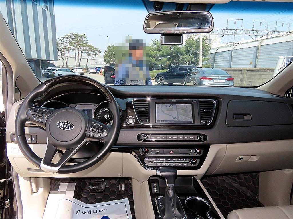 KIA Carnival - Vista 7