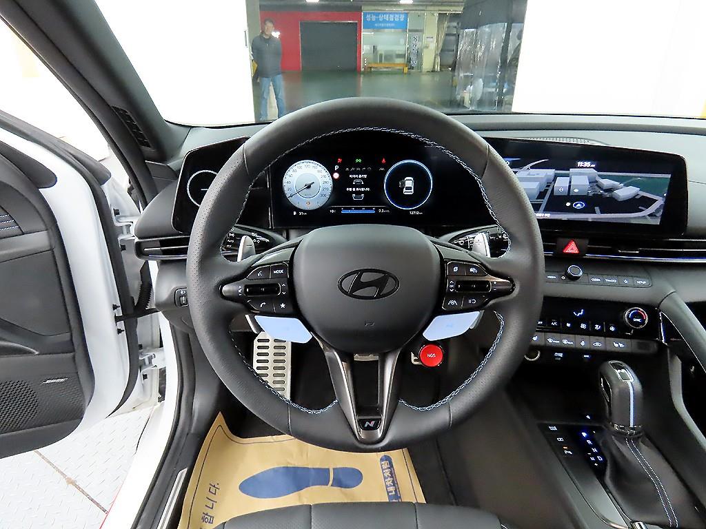 HYUNDAI Avante - Vista 9