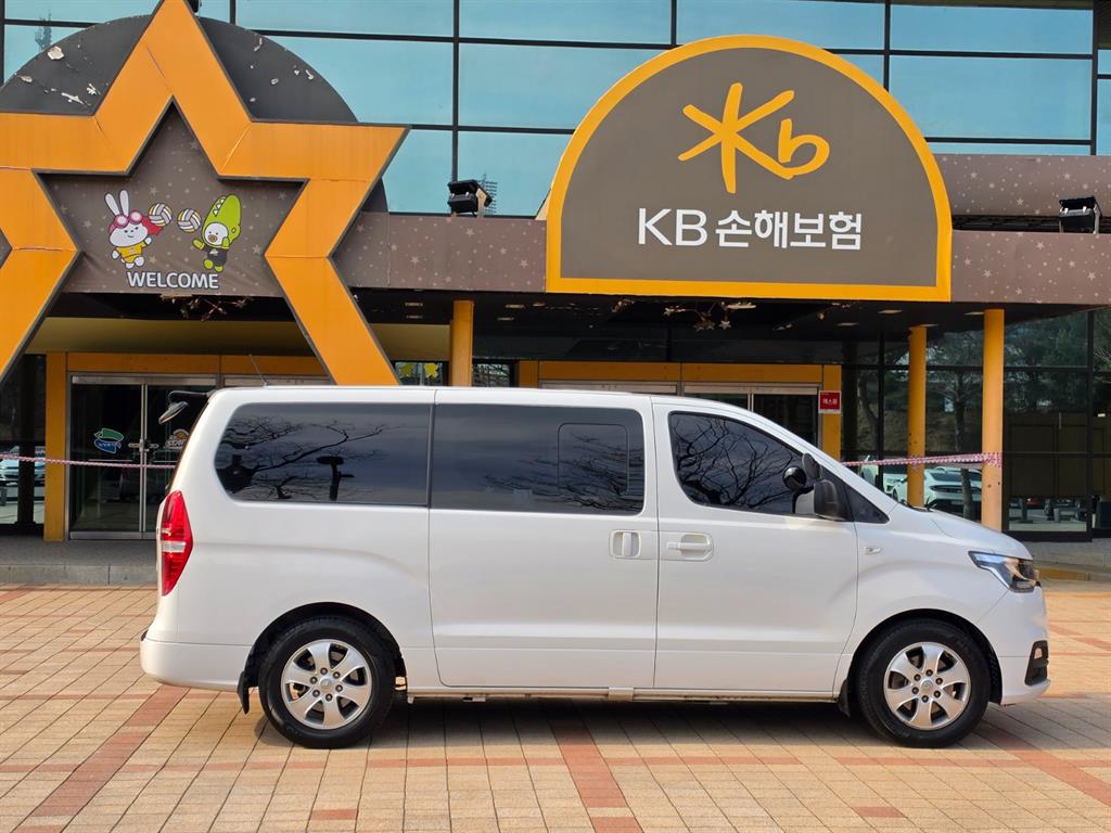 HYUNDAI Starex - Vista 5