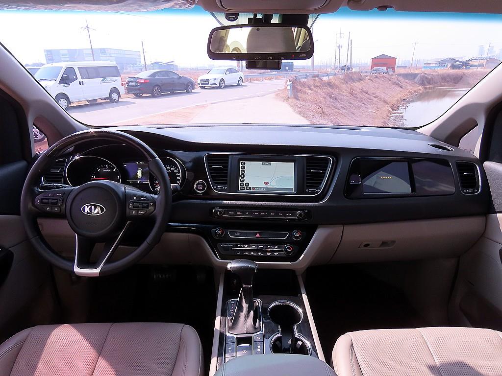 KIA Carnival - Vista 9