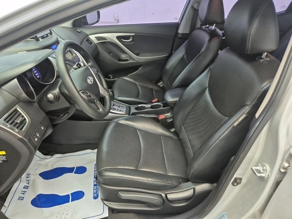 HYUNDAI Avante - Vista 11