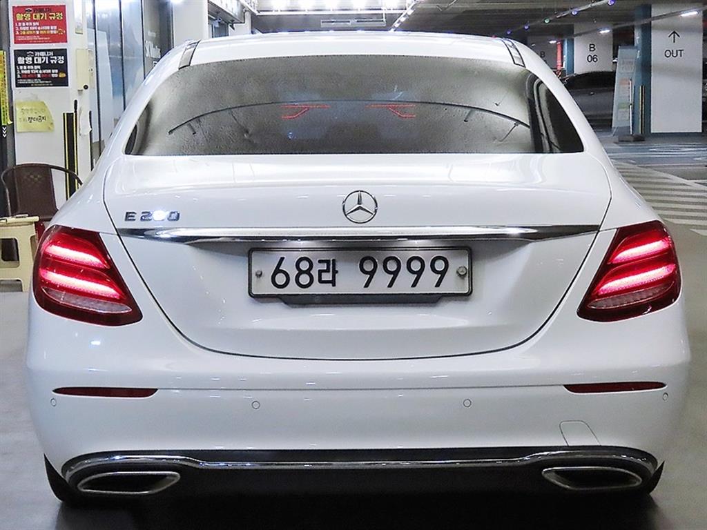 Mercedes Benz E class - Vista 5