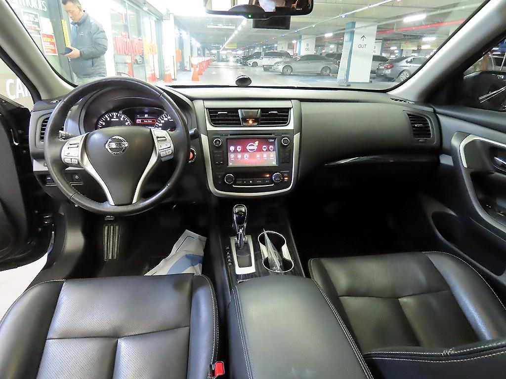 Nissan Altima - Vista 10