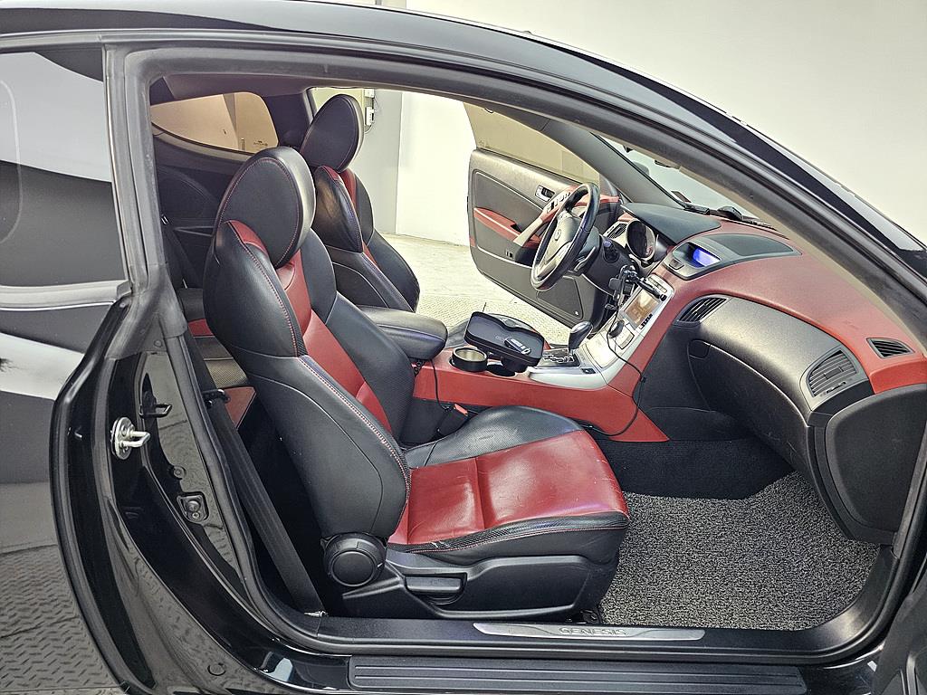 HYUNDAI Genesis - Vista 5