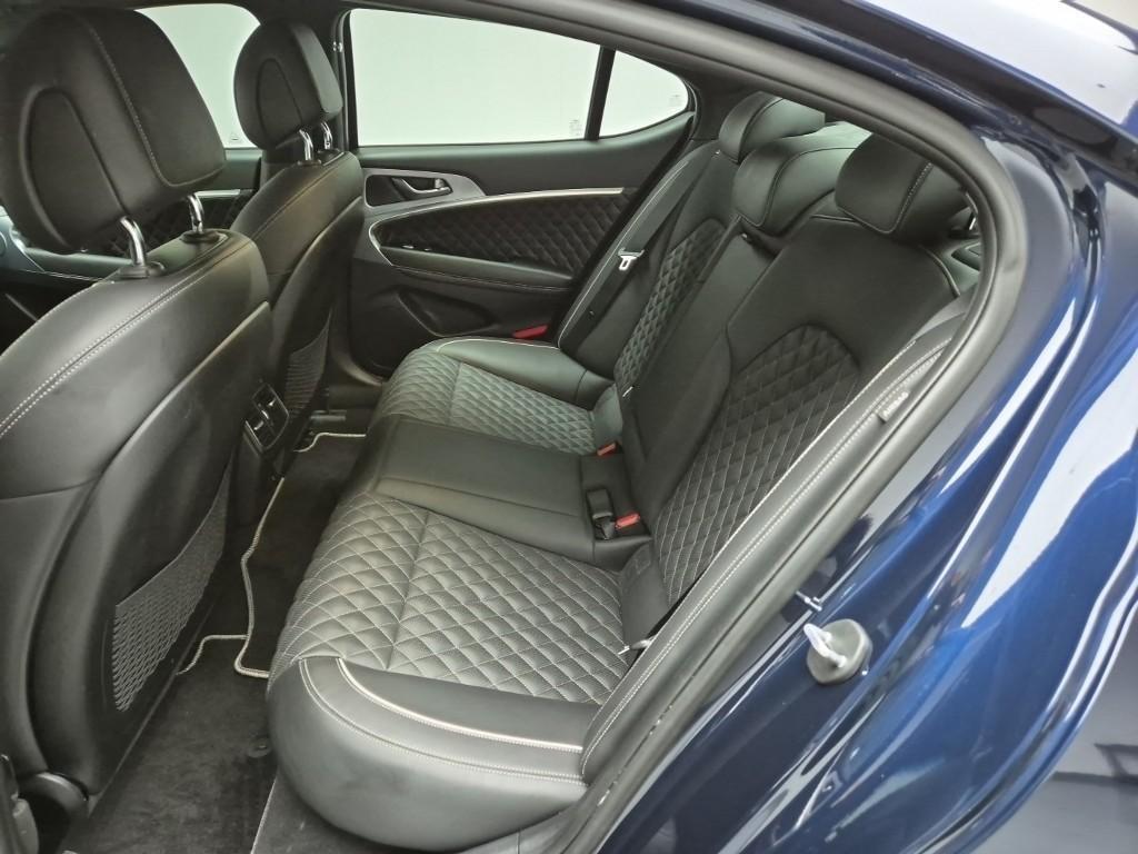 Genesis G70 - Vista 12