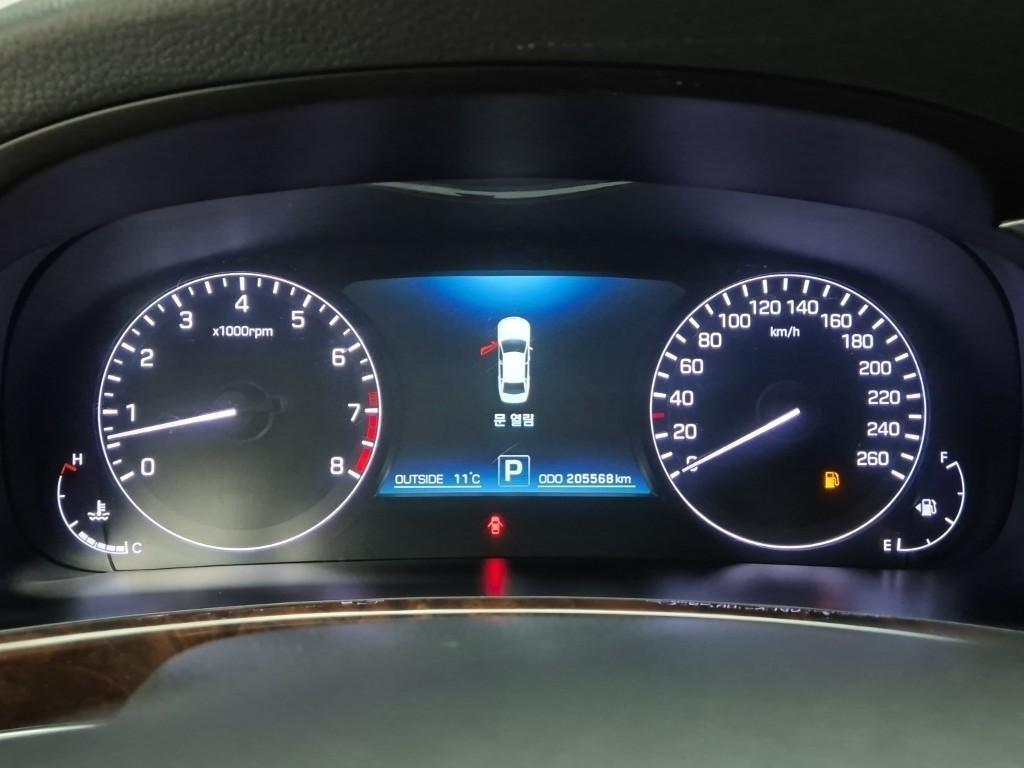 HYUNDAI Equus - Vista 5