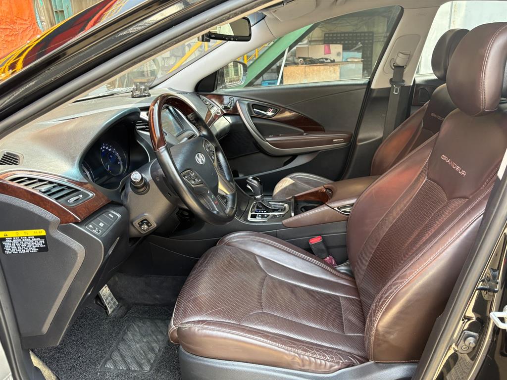 HYUNDAI Grandeur - Vista 10