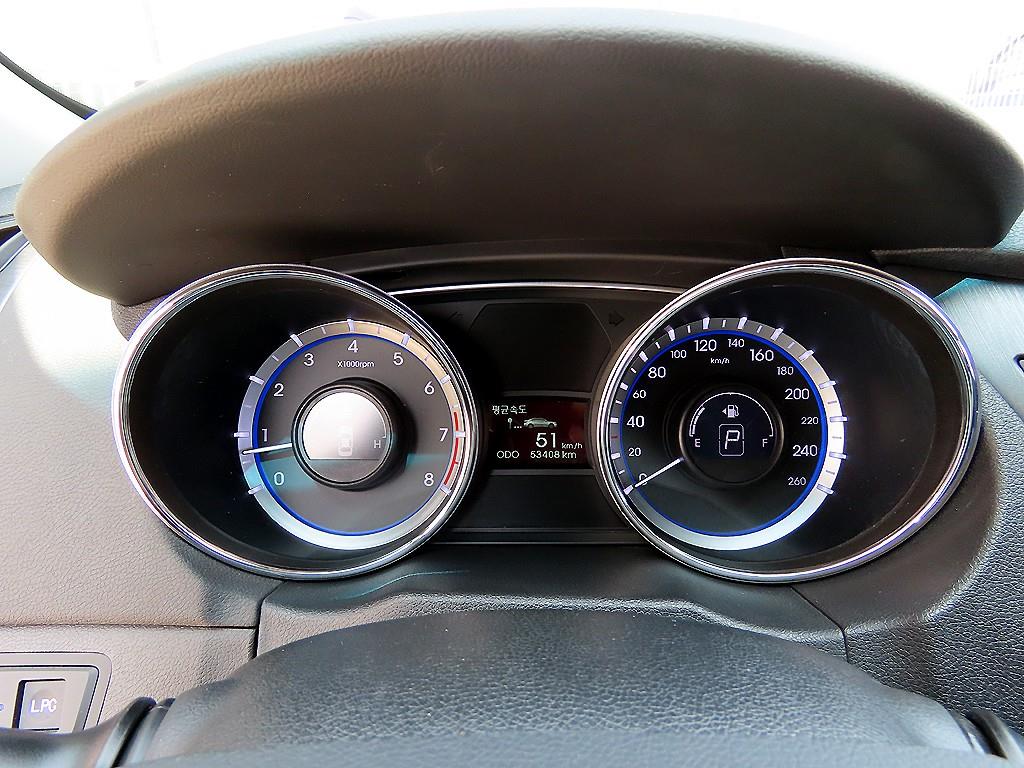 HYUNDAI Sonata - Vista 9