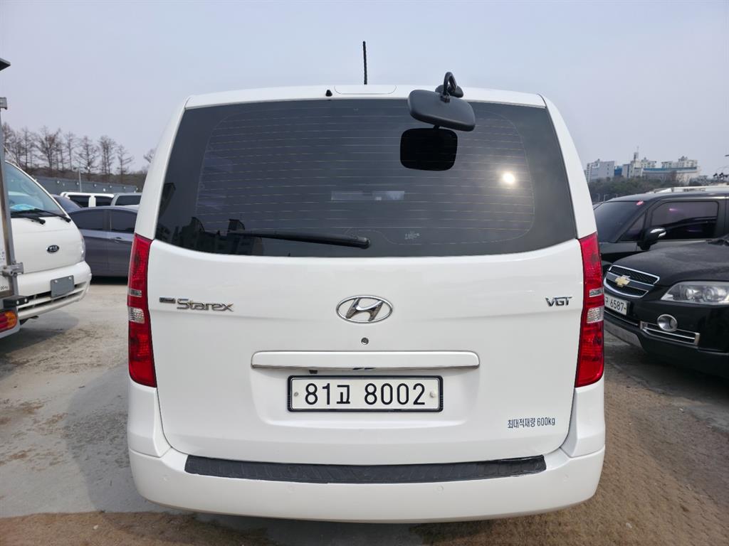 HYUNDAI Starex - Vista 4