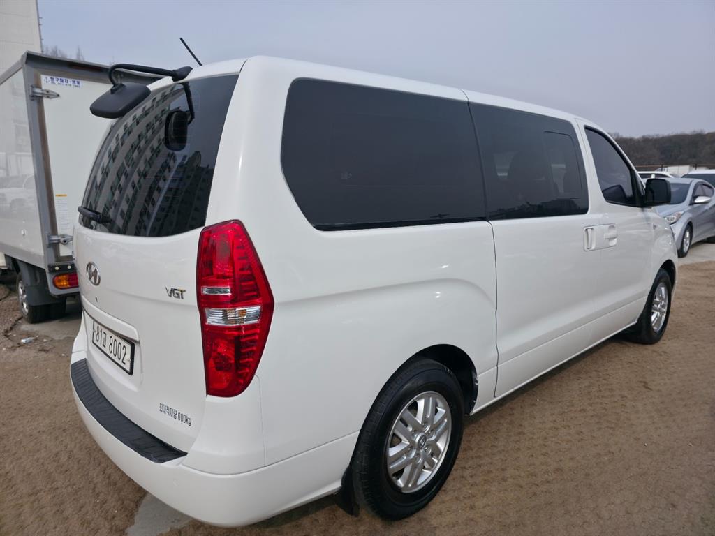 HYUNDAI Starex - Vista 5