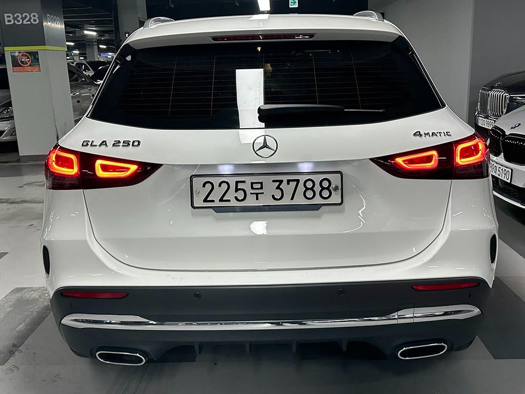 Mercedes Benz GLA Class - Vista 4