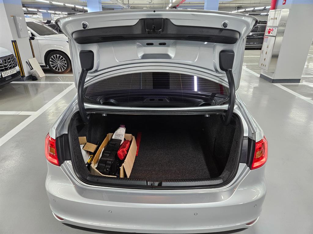 Volkswagen Jetta - Vista 4