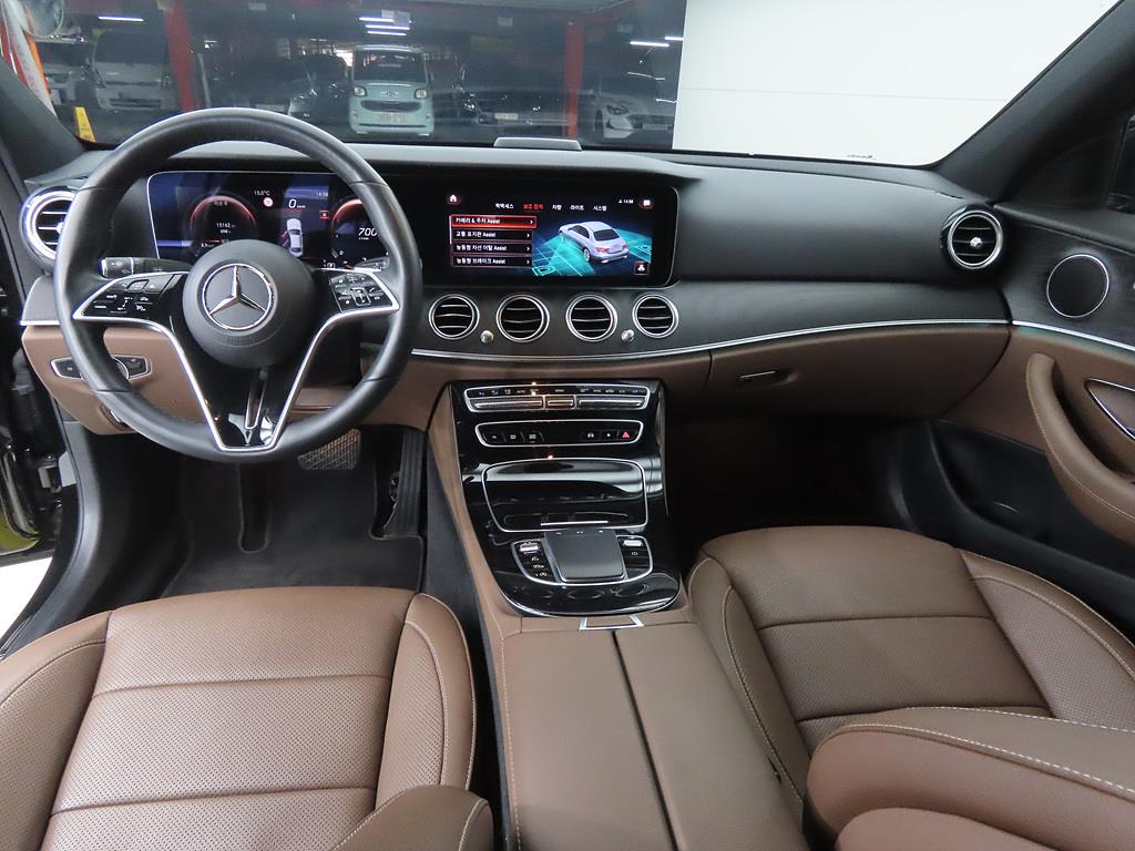 Mercedes Benz E class - Vista 7