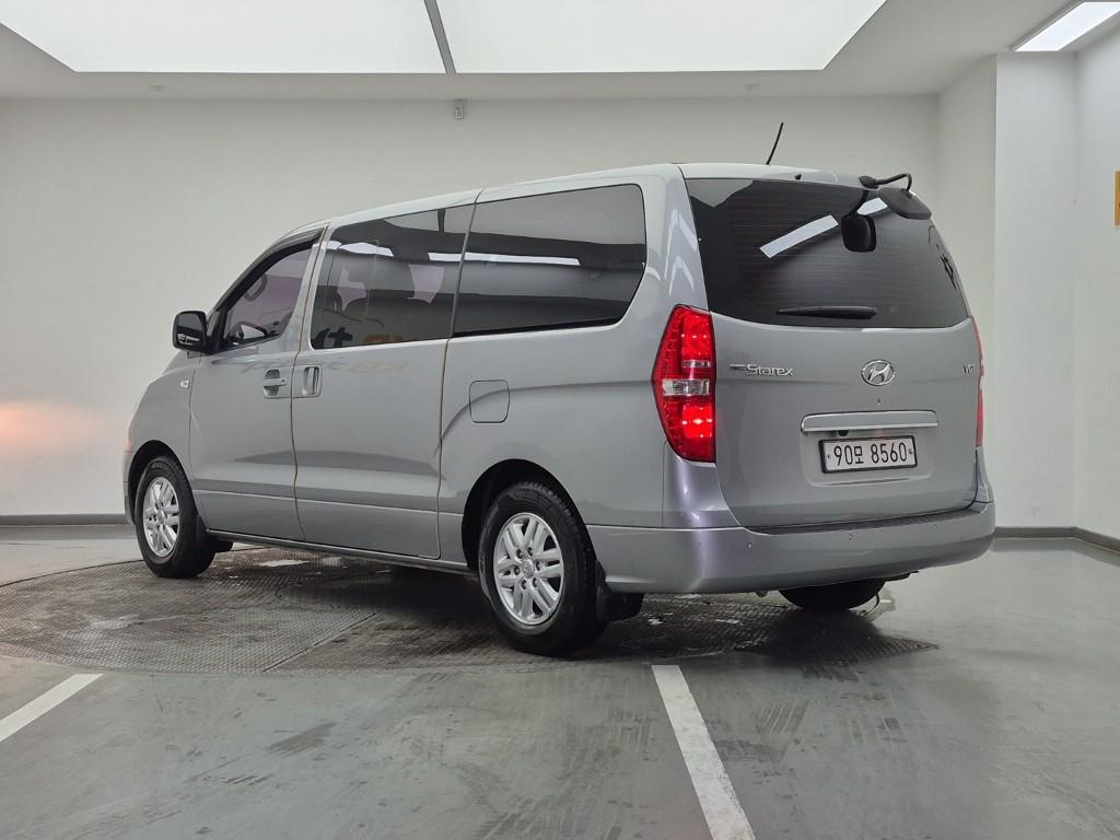 HYUNDAI Starex - Vista 3