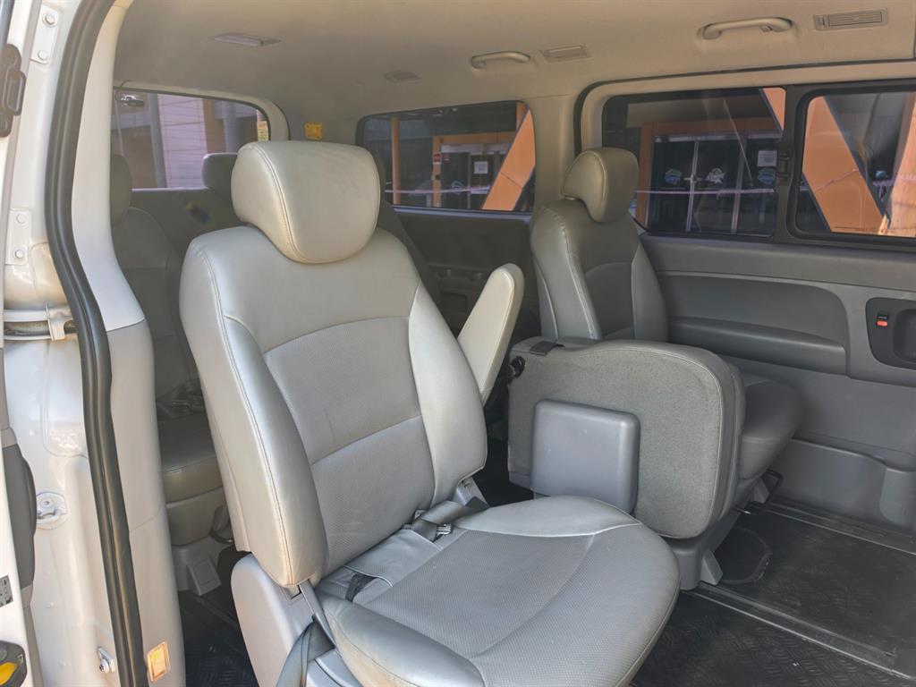 HYUNDAI Starex - Vista 10