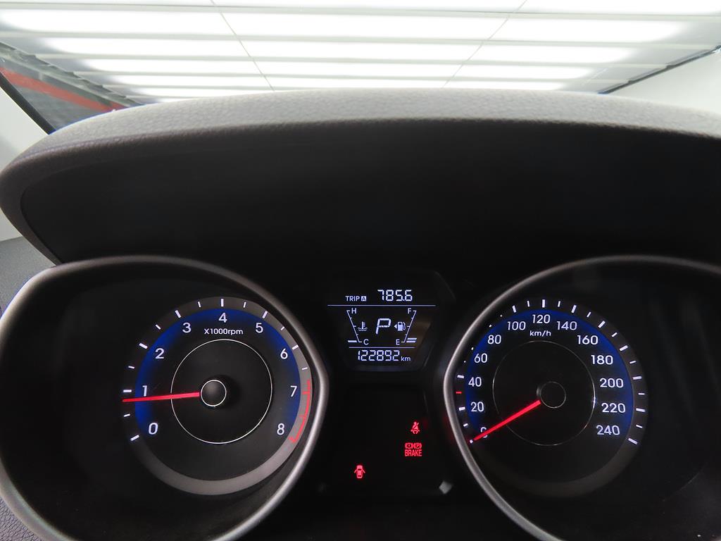 HYUNDAI Avante - Vista 10