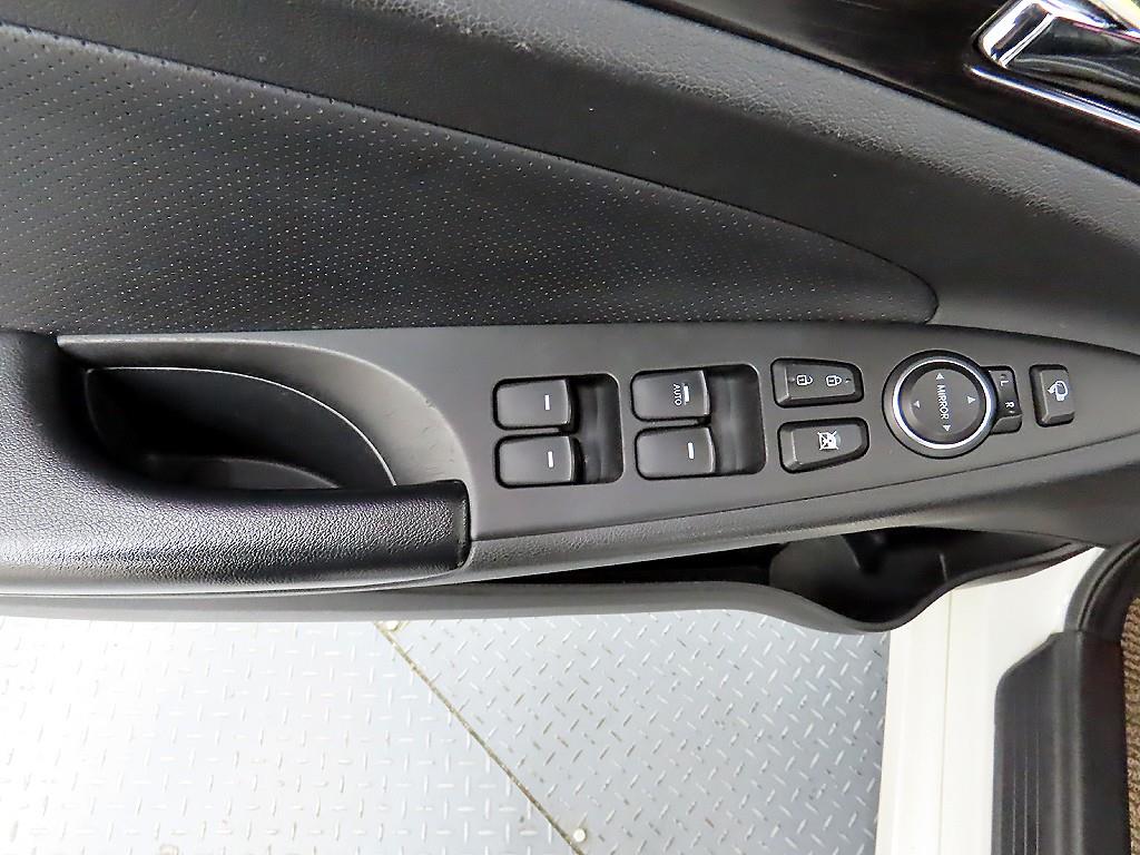 HYUNDAI Sonata - Vista 11