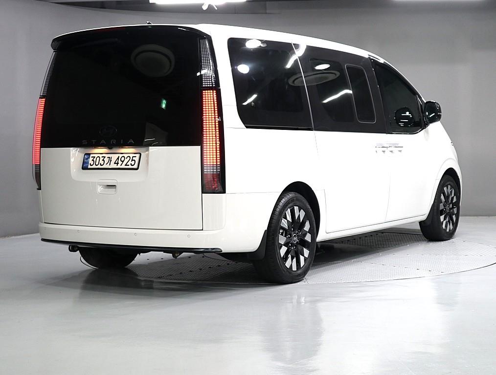 HYUNDAI Staria - Vista 3