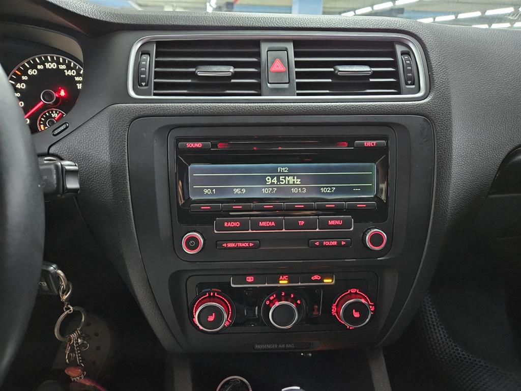 Volkswagen Jetta - Vista 11