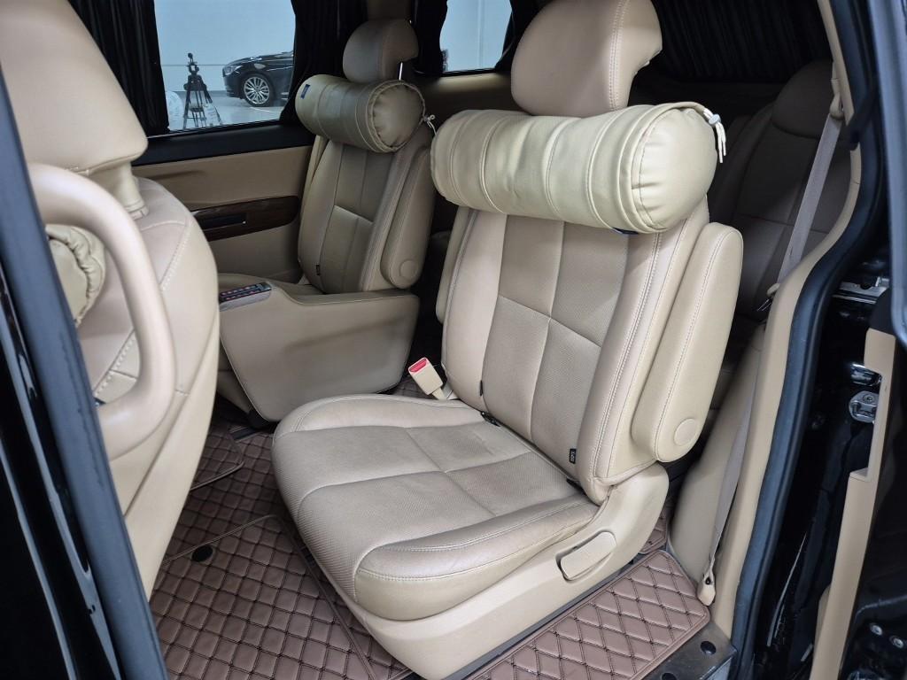 KIA Carnival - Vista 10