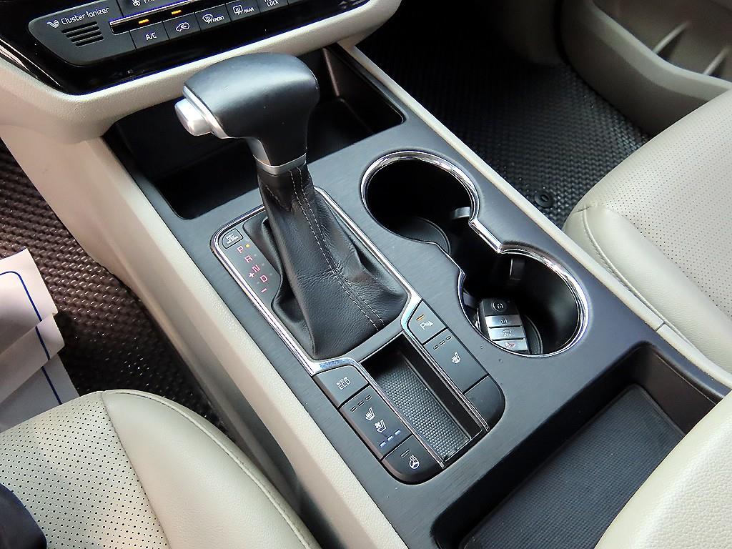 KIA Carnival - Vista 11