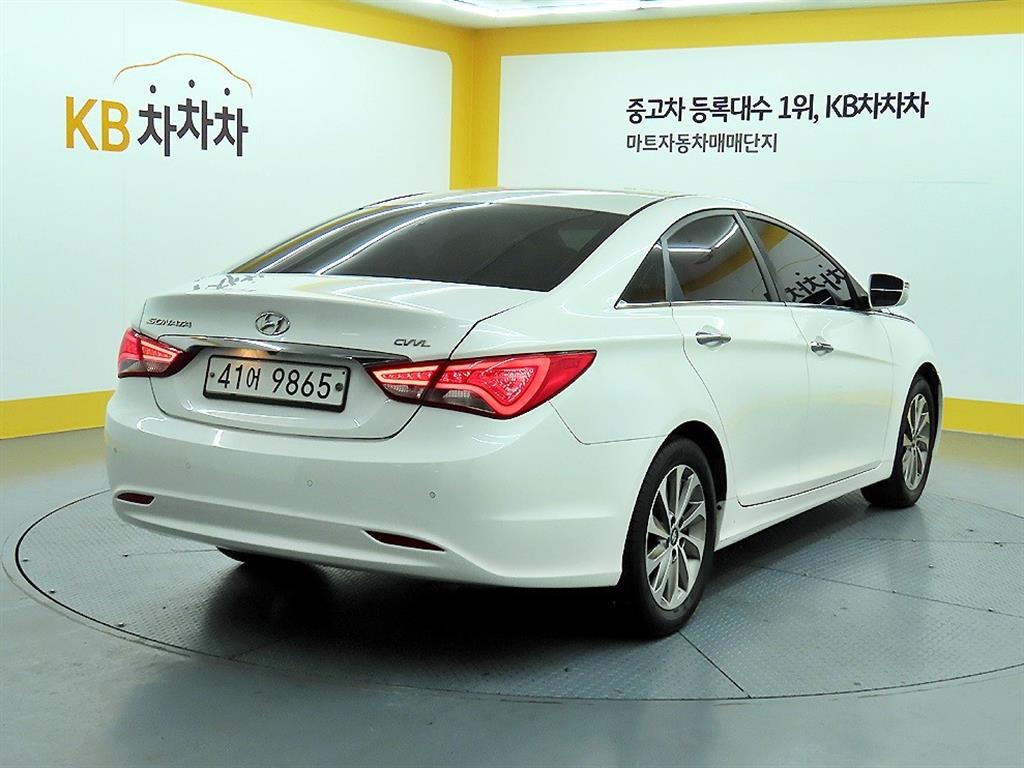 HYUNDAI Sonata - Vista 4