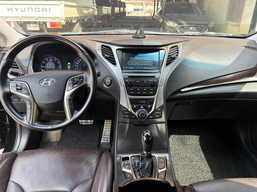 HYUNDAI Grandeur - Vista 5