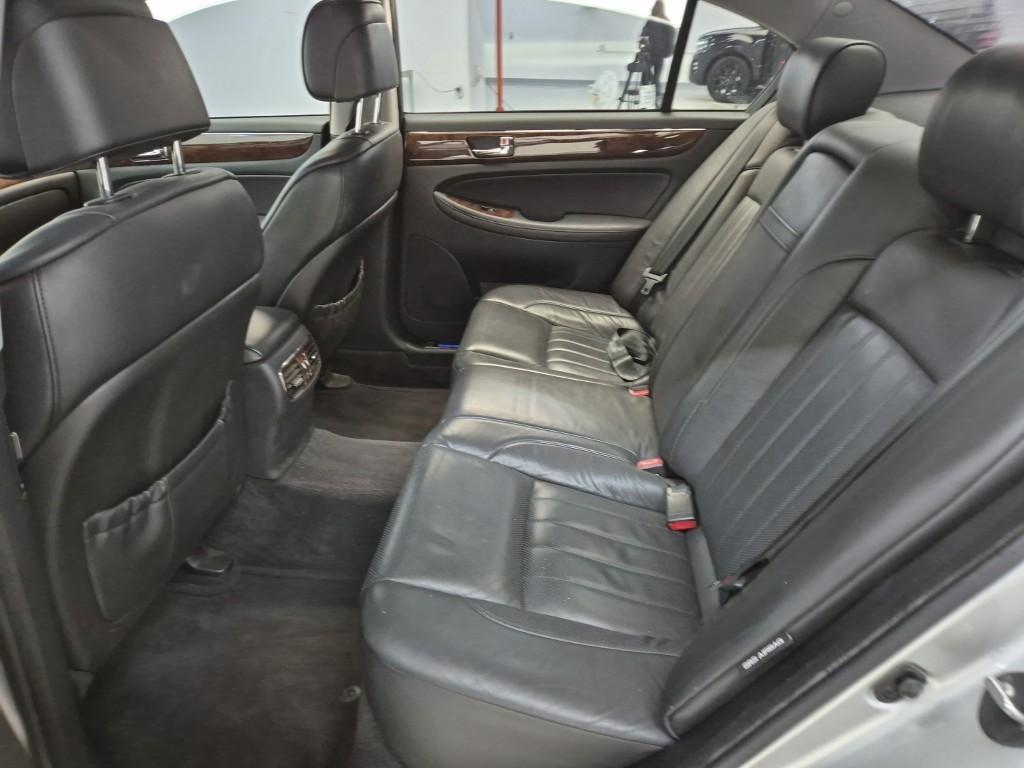 HYUNDAI Genesis - Vista 11