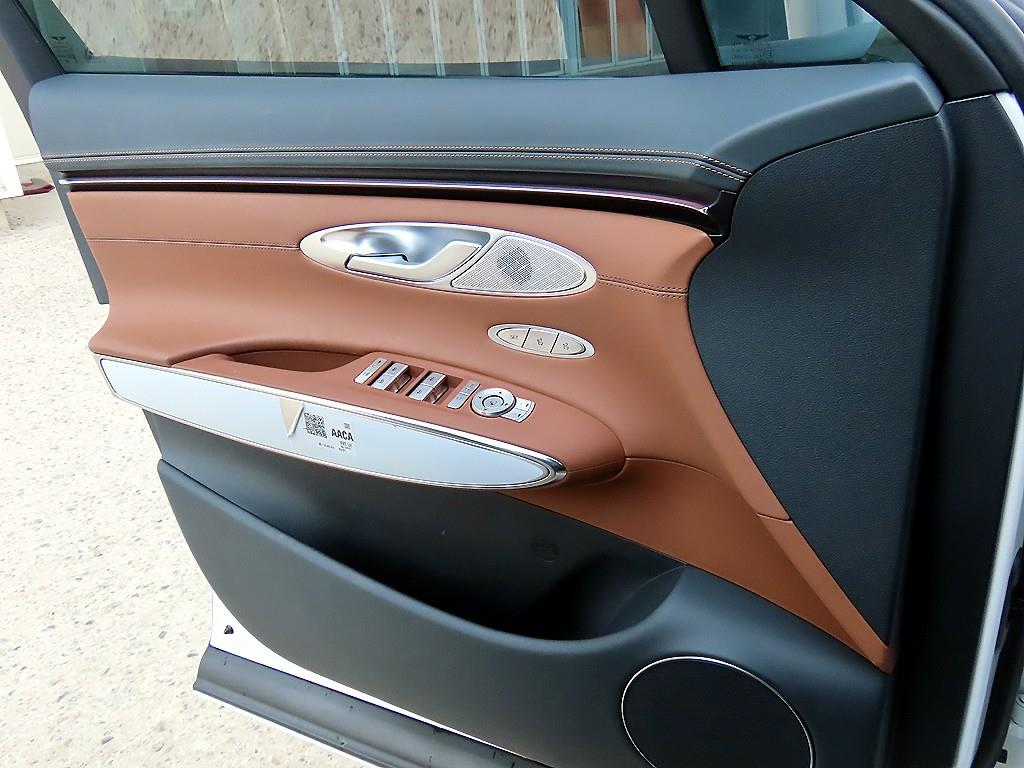 Genesis GV70 - Vista 11