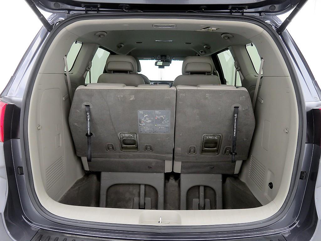 KIA Carnival - Vista 5
