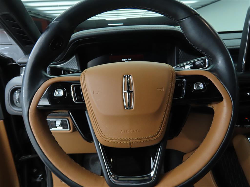 Lincoln Aviator - Vista 8