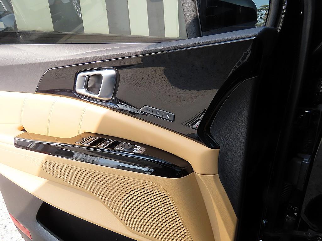 KIA Carnival - Vista 11