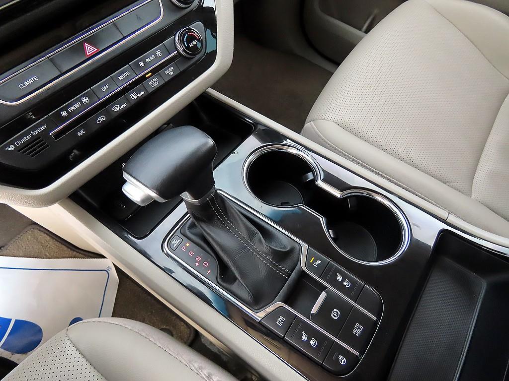 KIA Carnival - Vista 11