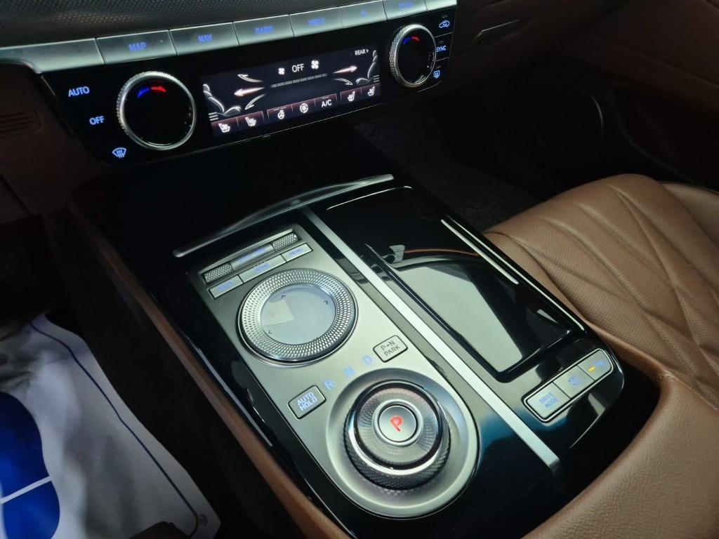 Genesis G80 - Vista 10