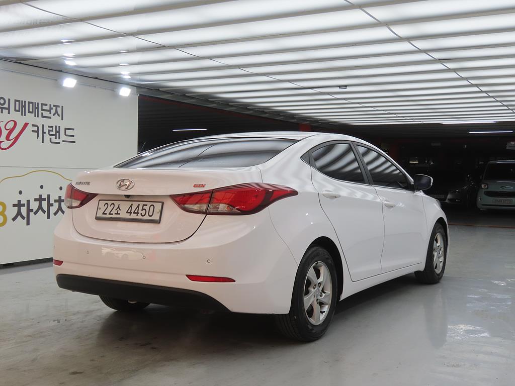 HYUNDAI Avante - Vista 4