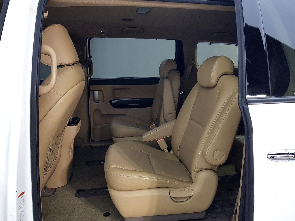 KIA Carnival - Vista 9