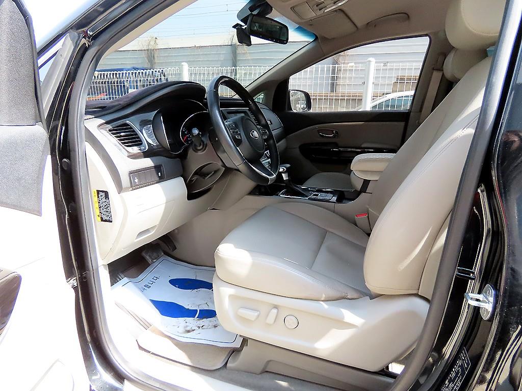 KIA Carnival - Vista 5