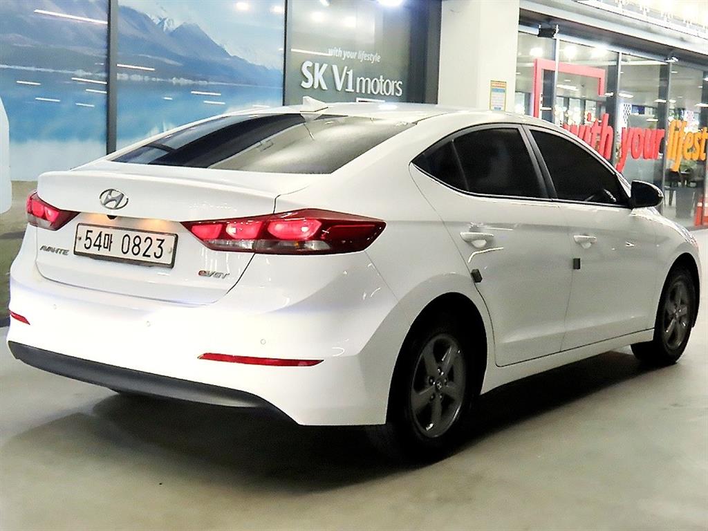 HYUNDAI Avante - Vista 4