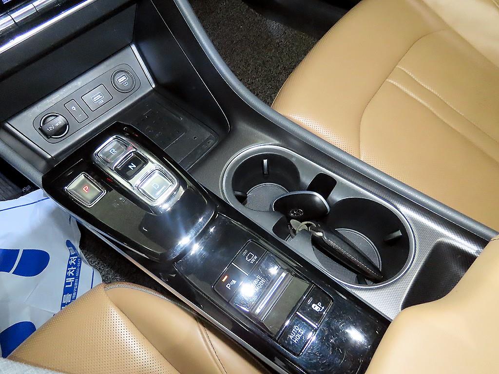 HYUNDAI Sonata - Vista 12