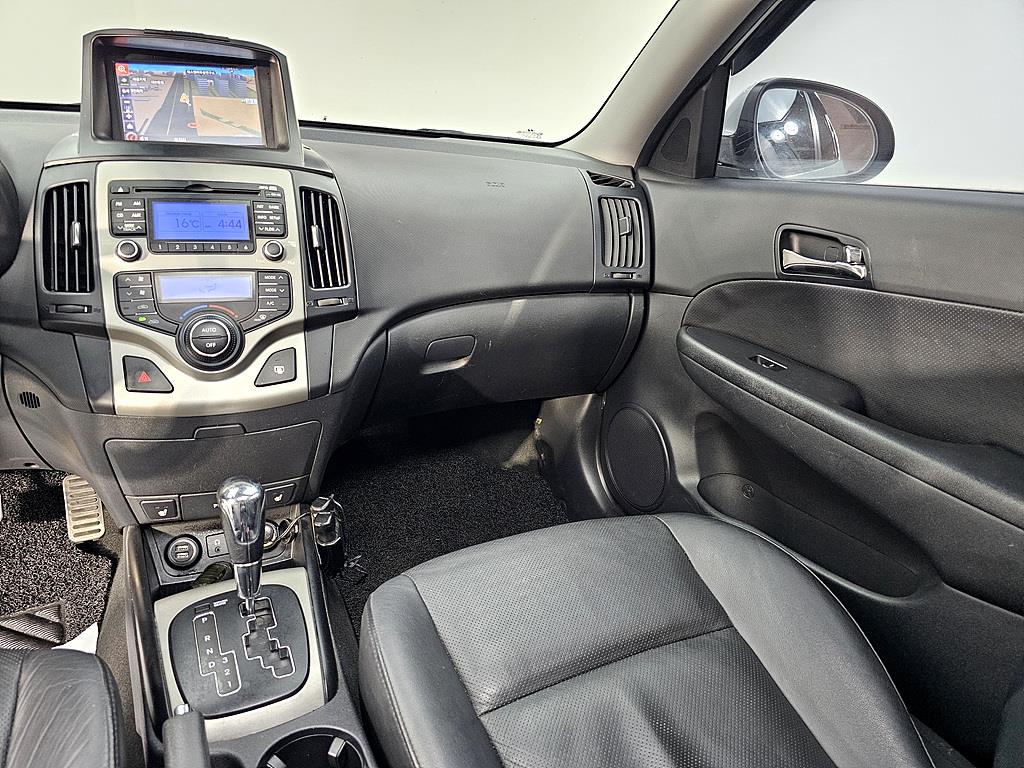 HYUNDAI i30 - Vista 10