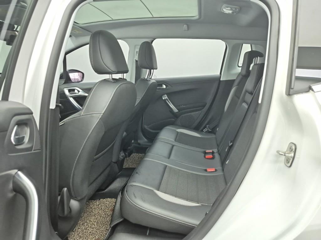 Peugeot 2008 - Vista 12