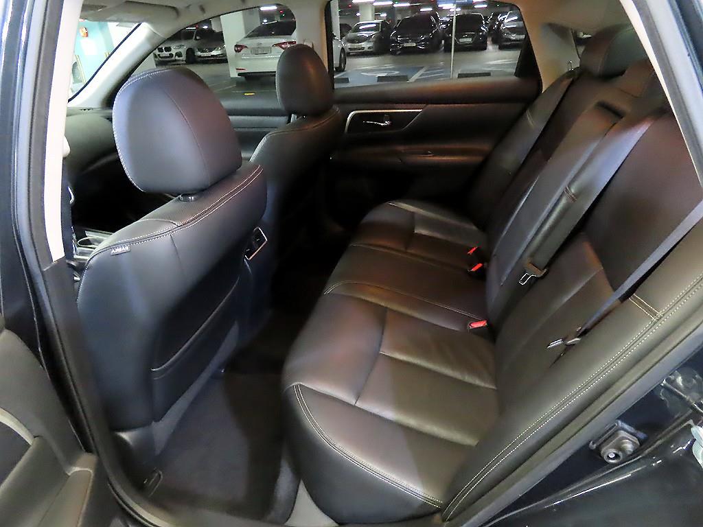 Nissan Altima - Vista 7