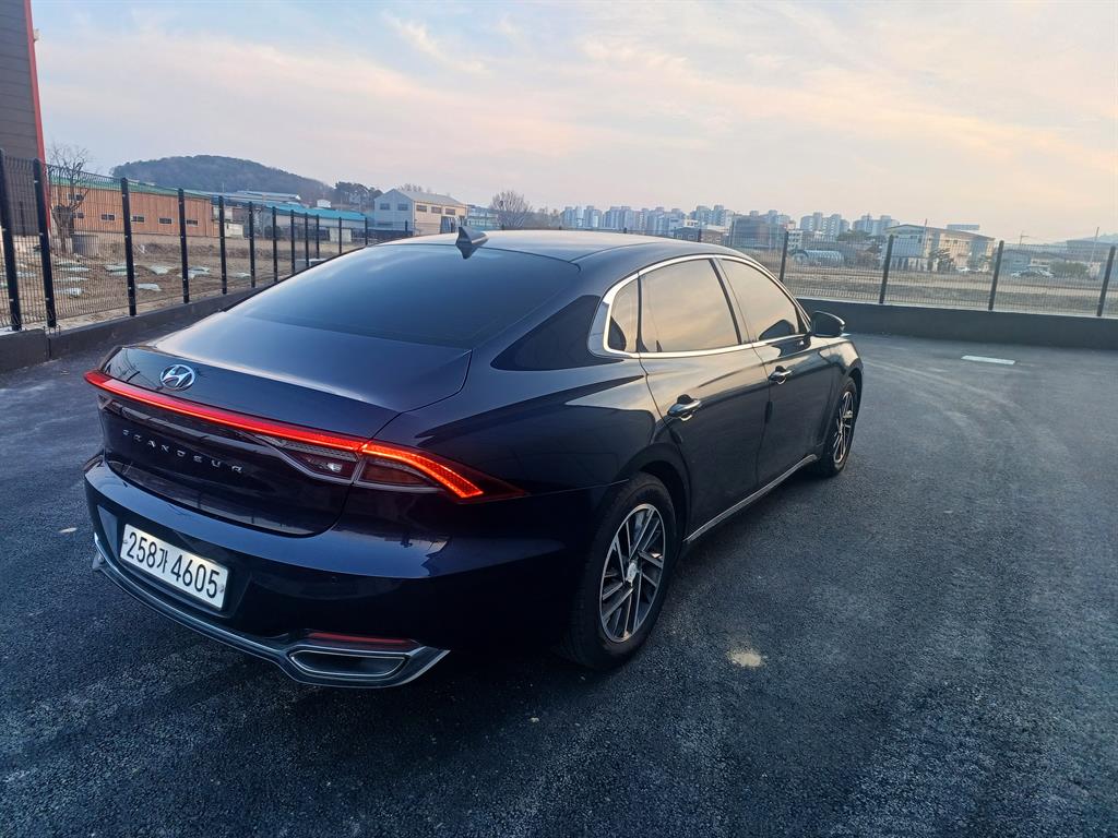 HYUNDAI Grandeur - Vista 4