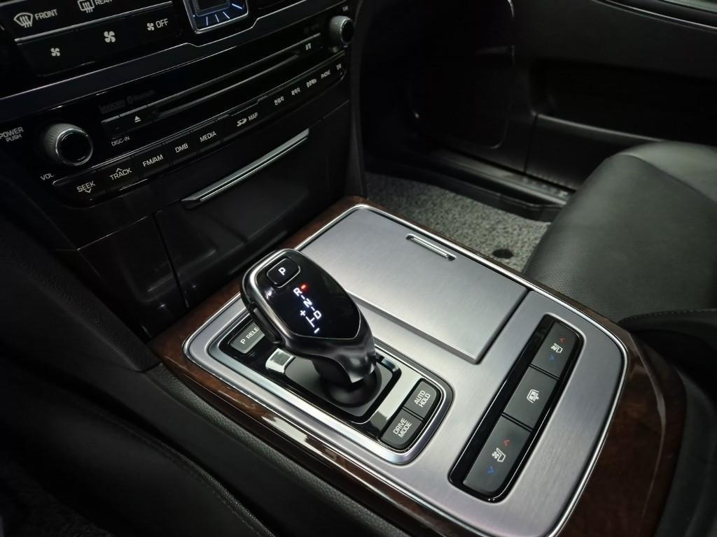 HYUNDAI Equus - Vista 7